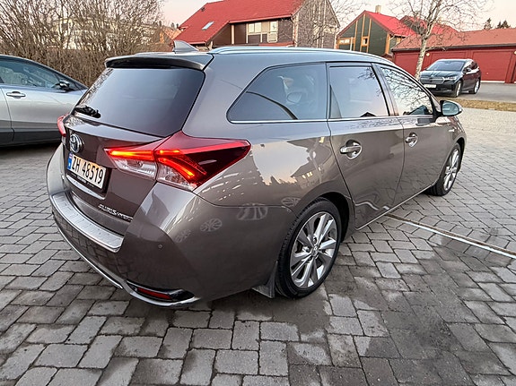 Toyota Auris 3 of 9