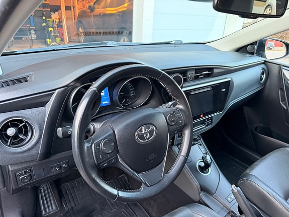 Toyota Auris 6 of 9