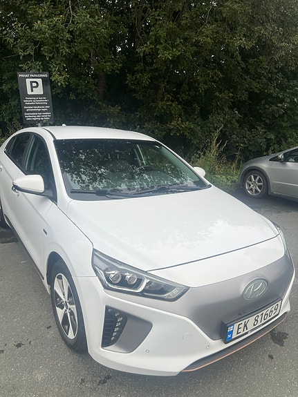 Hyundai IONIQ 2 of 11