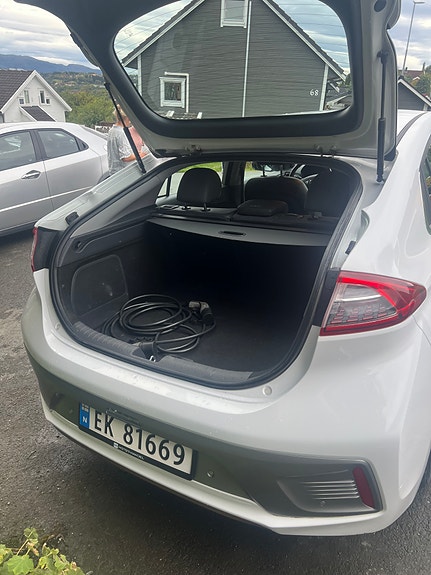 Hyundai IONIQ 4 of 11