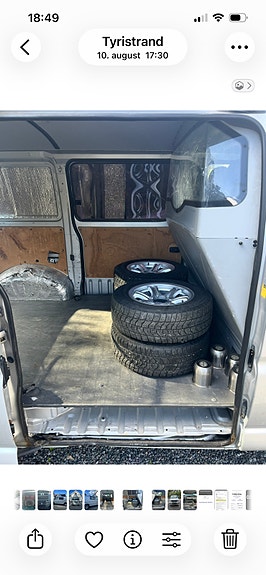 Toyota HiAce 15 of 17