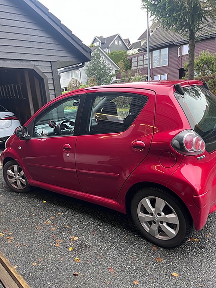 Toyota Aygo 2 of 17