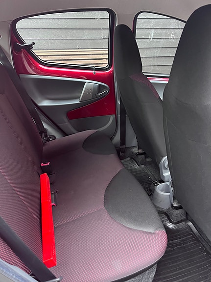 Toyota Aygo 7 of 17