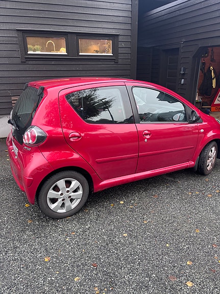Toyota Aygo 5 of 17