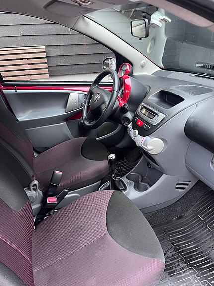 Toyota Aygo 8 of 17