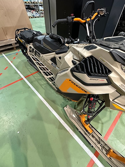 Ski-doo Freeride STD 850 E-TEC Turbo R 3 of 23