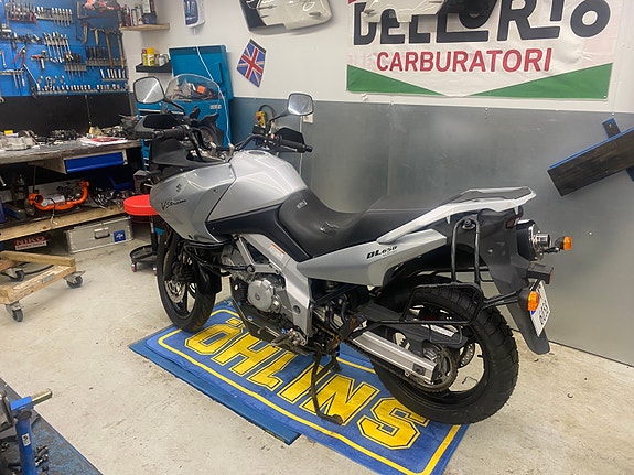 Suzuki DL 650 V-Strom 10 of 17