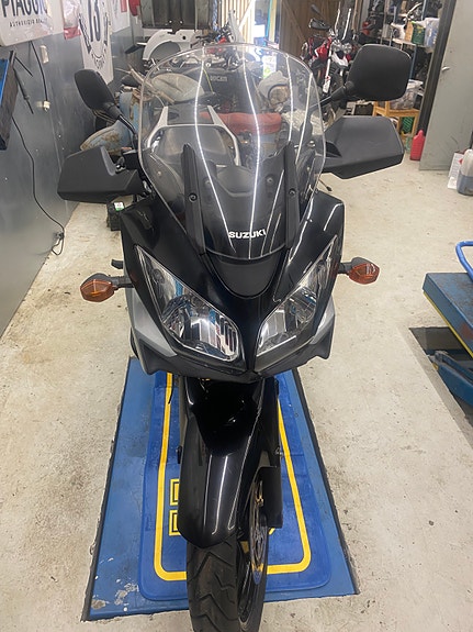 Suzuki DL 650 V-Strom 11 of 17