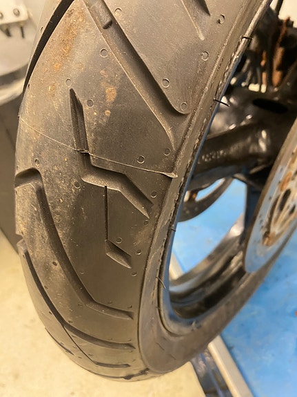 Suzuki DL 650 V-Strom 17 of 17