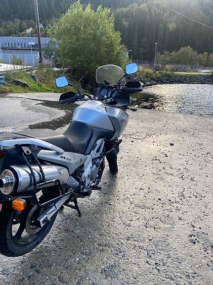 Suzuki DL 650 V-Strom 4 of 17