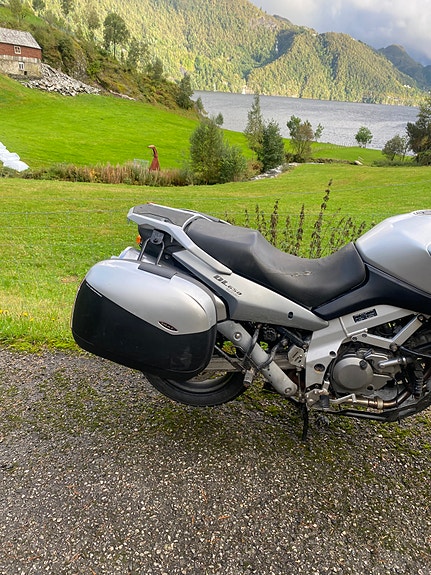 Suzuki DL 650 V-Strom 7 of 17