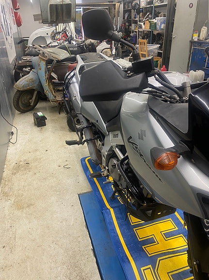 Suzuki DL 650 V-Strom 12 of 17