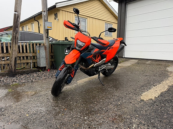 KTM 690 SMC 2 of 5