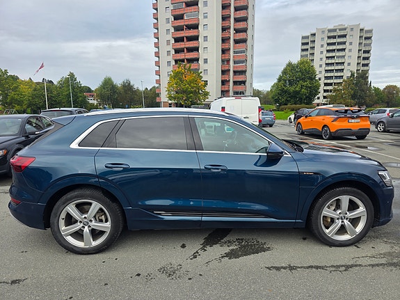 Audi e-tron 7 of 22