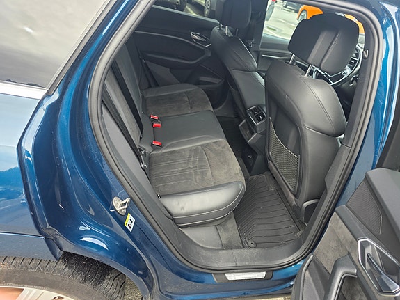 Audi e-tron 11 of 22