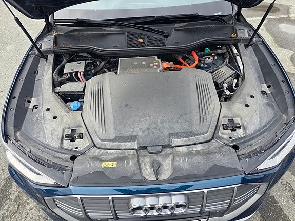 Audi e-tron 17 of 22
