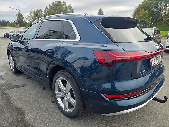 Audi e-tron 4 of 22