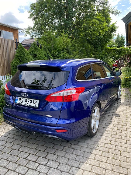 Ford Focus 2 of 9