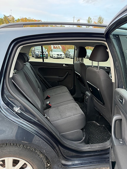 Volkswagen Golf Plus 19 of 30