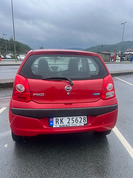 Nissan Pixo 2 of 9
