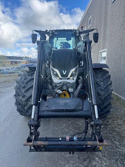 Valtra 235D 3 of 6