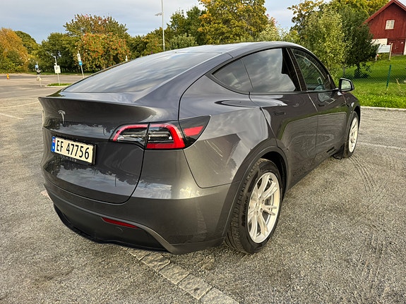 Tesla Model Y 21 of 27