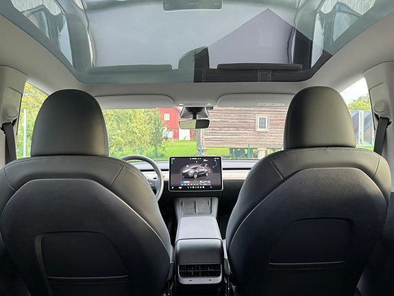 Tesla Model Y 26 of 27