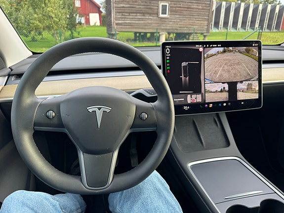 Tesla Model Y 27 of 27