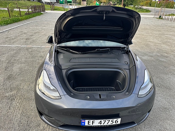 Tesla Model Y 7 of 27