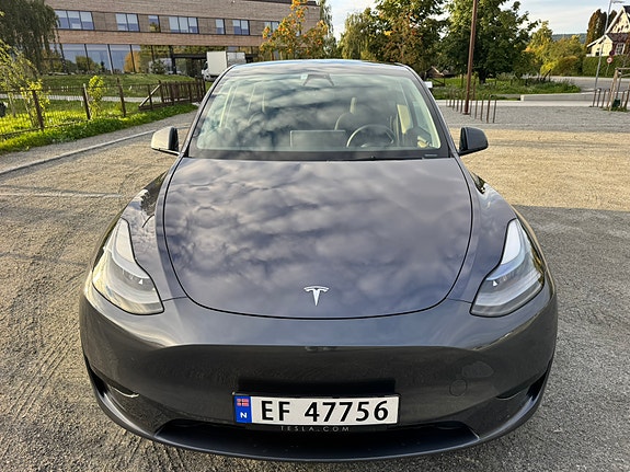 Tesla Model Y 18 of 27
