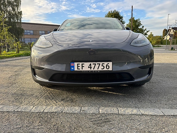 Tesla Model Y 15 of 27