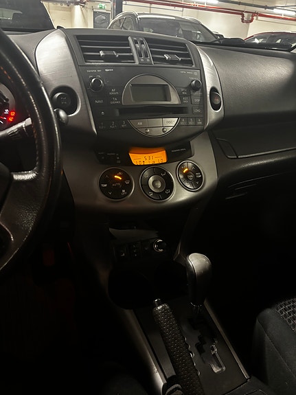 Toyota RAV4 2 of 6