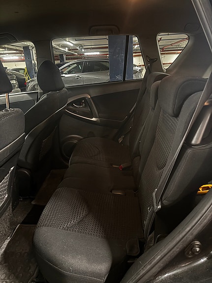 Toyota RAV4 4 of 6