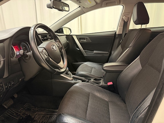 Toyota Auris 13 of 22