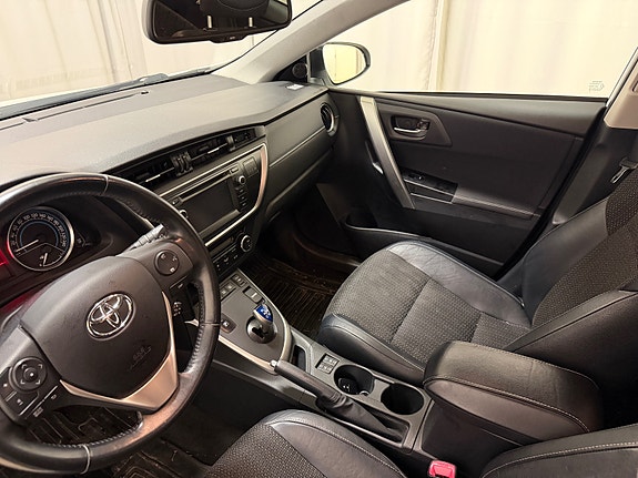 Toyota Auris 15 of 22