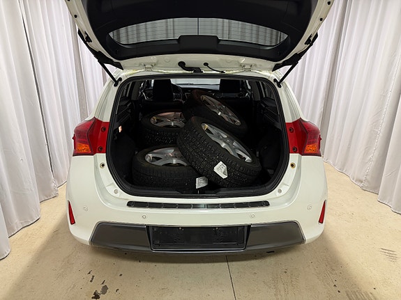 Toyota Auris 8 of 22