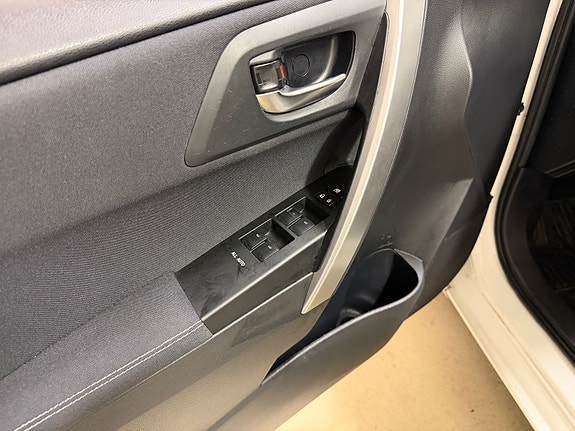 Toyota Auris 12 of 22
