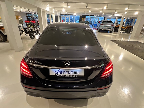 Mercedes-Benz E300 de 11 of 30