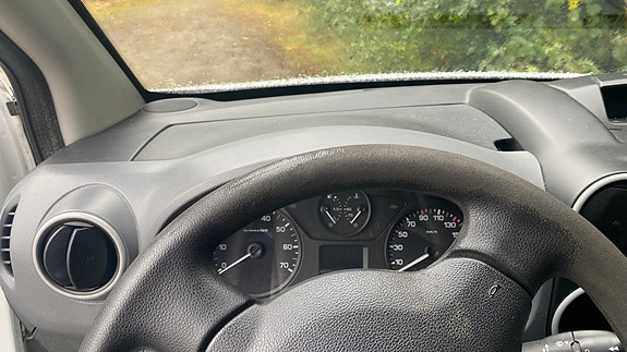 Peugeot Partner 9 of 16