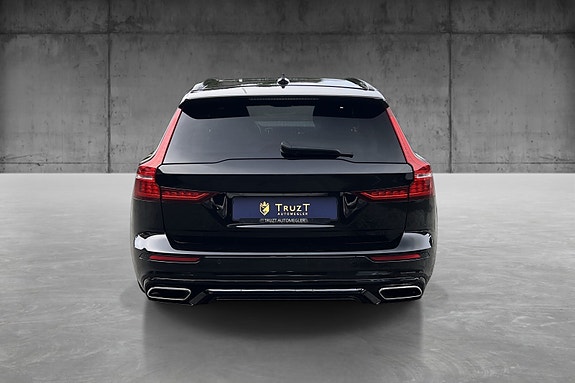 Volvo V60 11 of 30