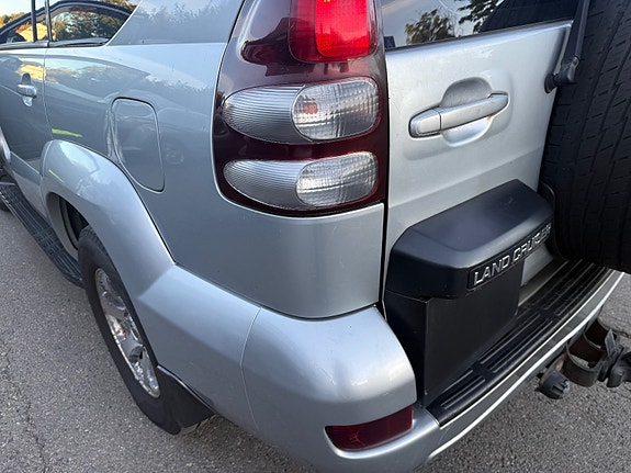 Toyota Land Cruiser 10 of 30