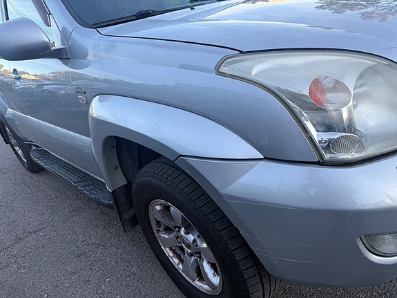 Toyota Land Cruiser 7 of 30