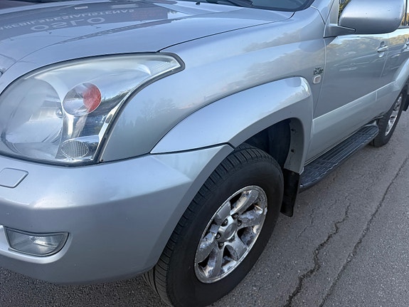 Toyota Land Cruiser 11 of 30