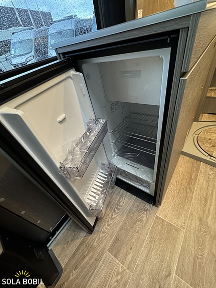 Pøssl Roadstar 600L – HELT NY OG UBRUKT | 165 HK | Under 6 meter | To enkeltsenger | Lithium | Truma 6E 27 of 30
