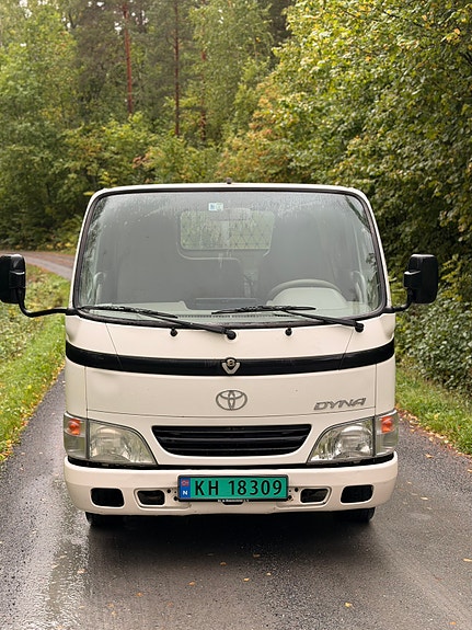 Toyota Dyna 100 2 of 29