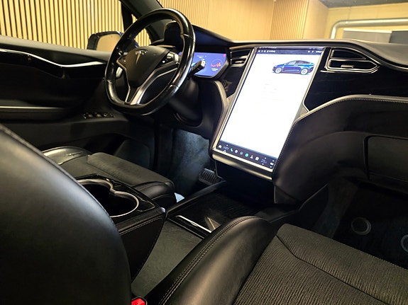 Tesla Model X 27 of 30