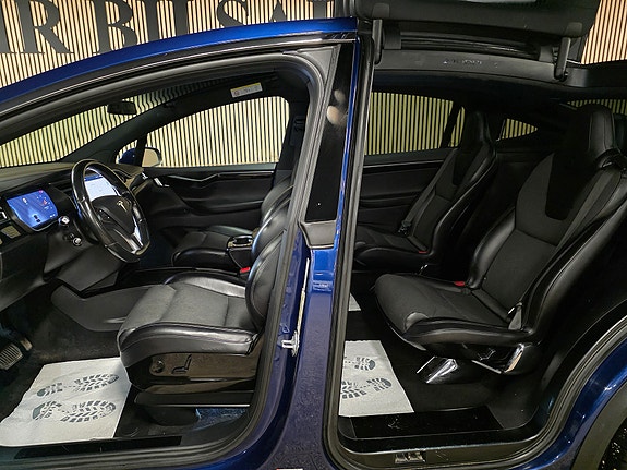Tesla Model X 16 of 30