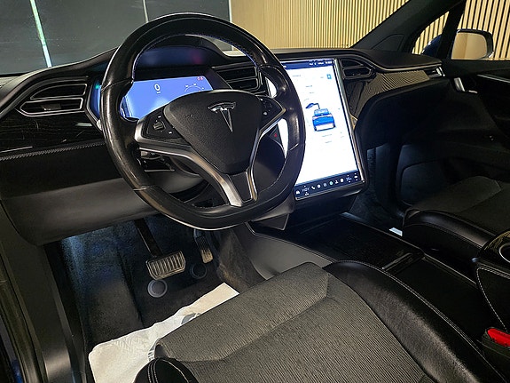 Tesla Model X 12 of 30