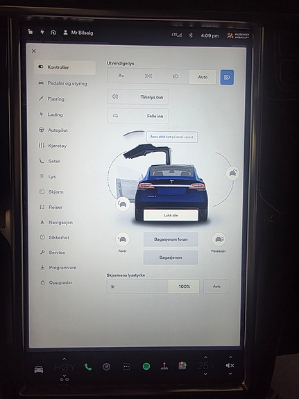 Tesla Model X 28 of 30