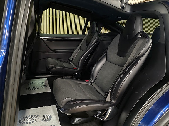 Tesla Model X 17 of 30